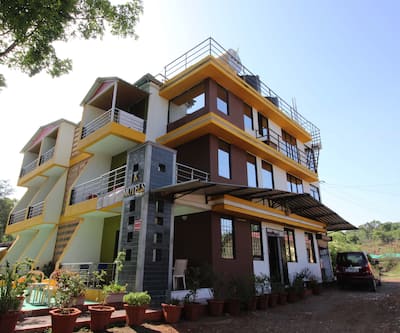 https://imgcld.yatra.com/ytimages/image/upload/t_hotel_yatra_city_desktop/v1430365412/Domestic Hotels/Hotels_Mahabaleshwar/J k Motel/overview.jpg